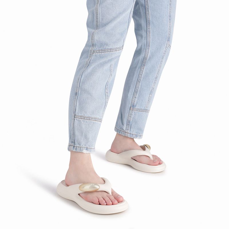 Chinelo Marshmallow com Enfeite Off White