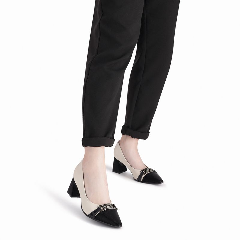 Scarpin Irene Salto Alto Off White com Preto