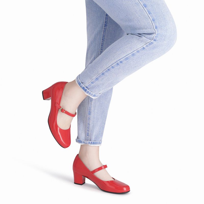 Boneca Laura Salto Médio Vermelho