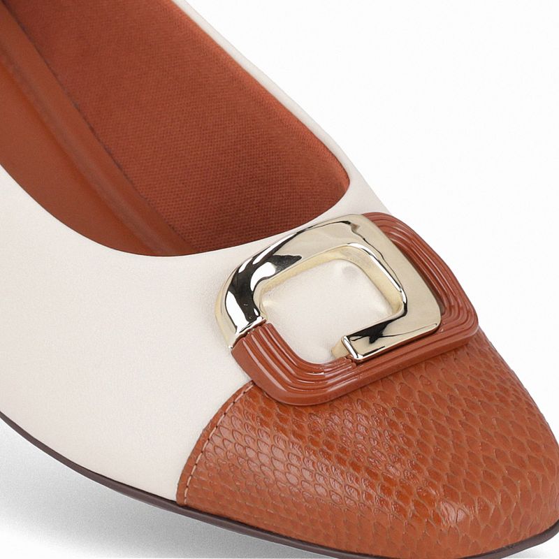 Scarpin Tati Salto Médio Ocre com Off White