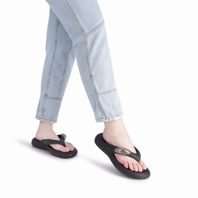 Chinelo Marshmallow com Enfeite Preto