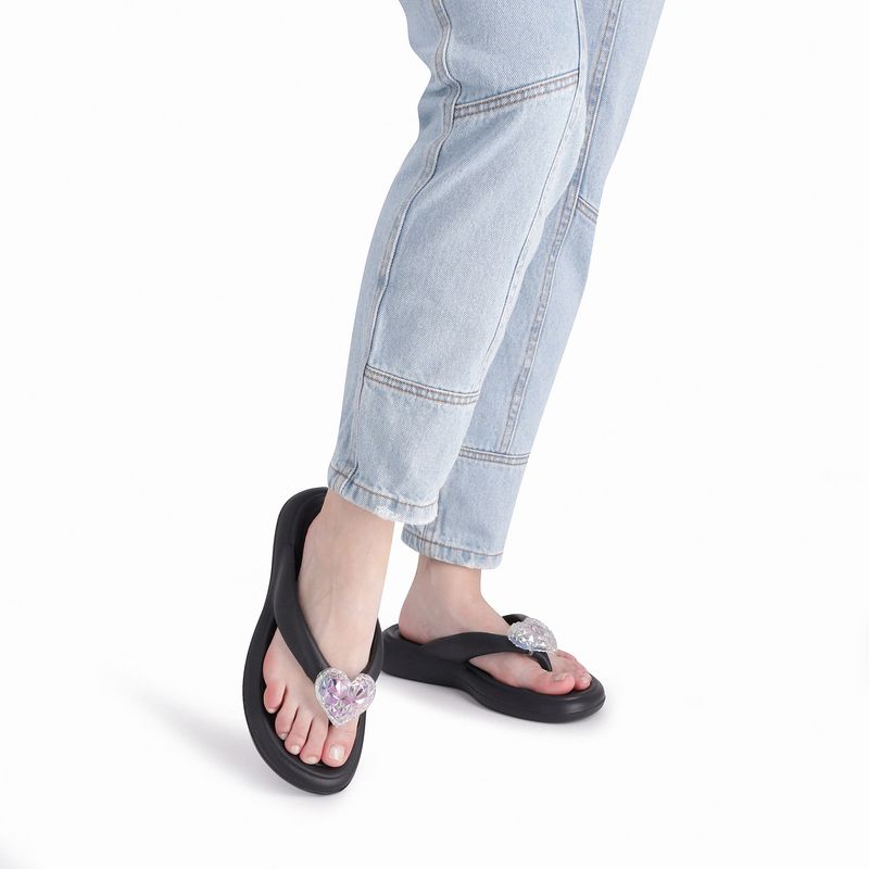 Chinelo Marshmallow com Enfeite Preto