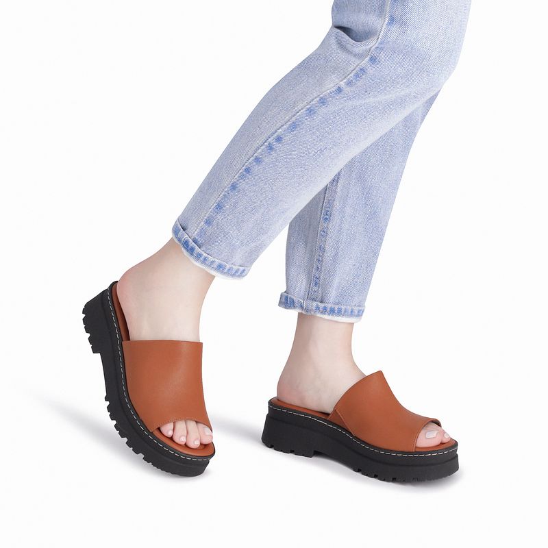 Tamanco Salto Médio Ocre