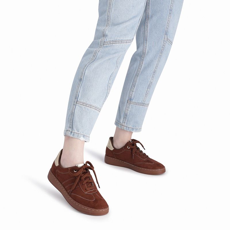 Tênis Beta Salto Baixo Pinhao/Ouro